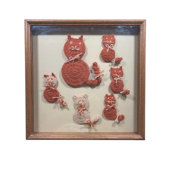 Handmade Vintage Shadowbox Crocheted Mother Cat & Five Kittens - Picture 1 of 2